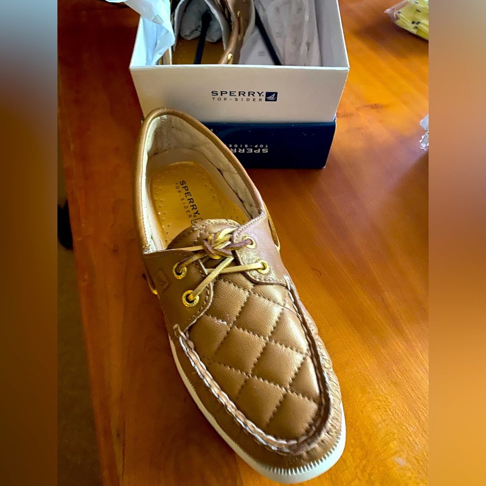NWT Sperry quilted cognac boat shoes